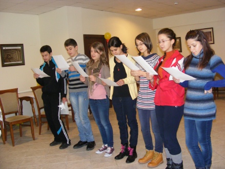 Students singing Christmas carols 